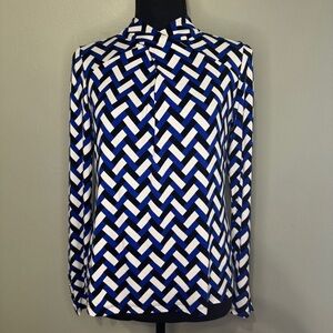 Elegant Women's Top with Blue and White Pattern